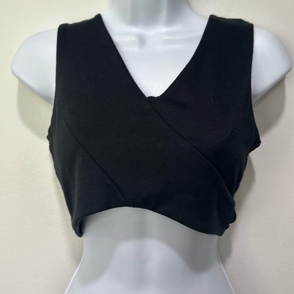 V-neck crop top